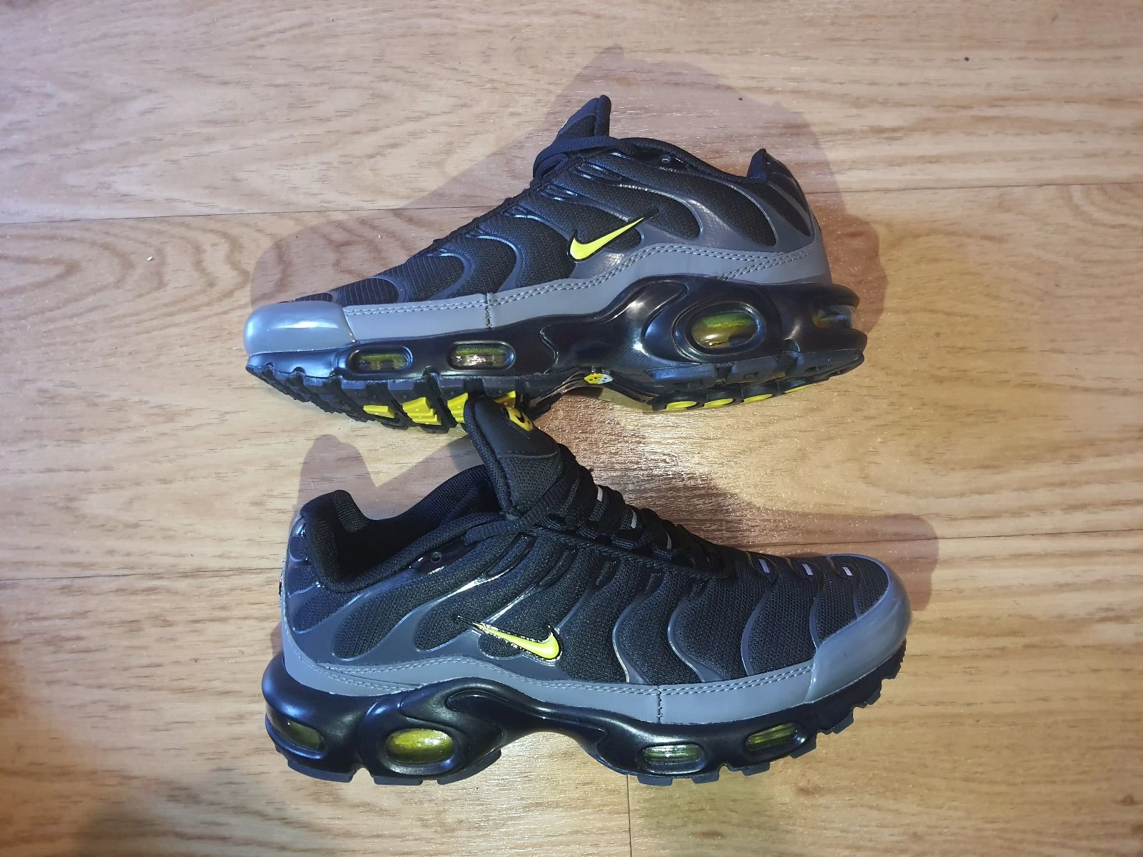Nike tn air max taille 42 yellow/black